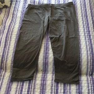 Aerie Charcoal Gray Capri Leggings